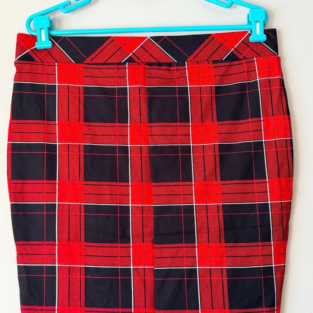 Torrid Skirt Red and Black Plaid Size 1X - Picture 6 of 11